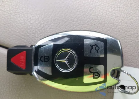 2016 Mercedes-Benz C 300 4Matic/Luxury 4Matic/Sport 4Matic z USA, uszkodzony, nr VIN 55SWF4KB7GU125747